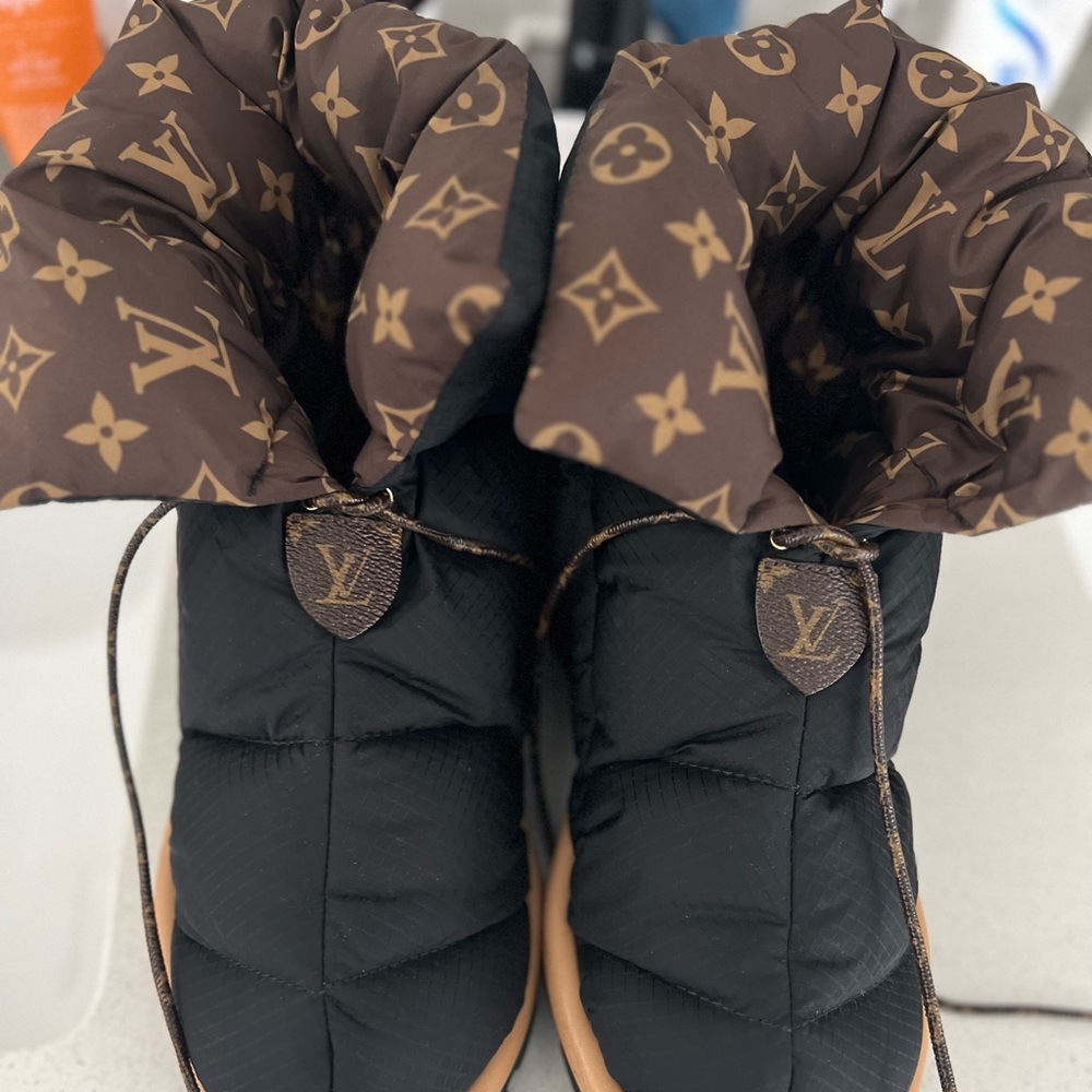 Louis Vuitton snow boots - worn 2 times. In almost brand new condition.